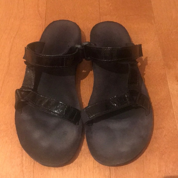 teva women's slide sandals